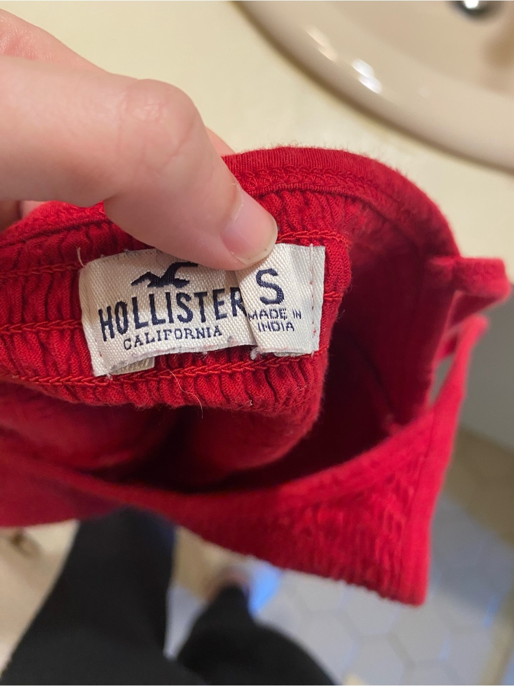 Hollister Red Smocked Spaghetti-Strap Crop Camisole - Picture 3 of 3